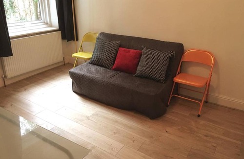 Queen's Park Apartment | Charming 1 Bed Flat, with Garden in CENTRAL LDN