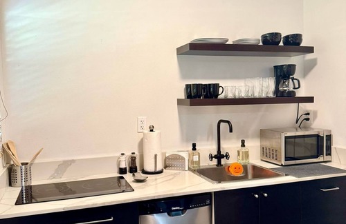 Middle River Terrace House | Charming 1-bedroom house in marvelous Fort Lauderdale with WiFi, AC, Parking