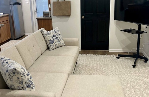 Devonshire Apartment | Charming 1-bedroom apartment centrally located to all that Bermuda has to offer