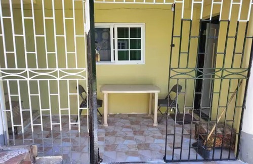 Saint Andrew Apartment | Charming 1-bedroom apartment with WiFi, AC in lovely Kingston