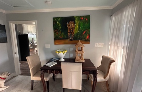 Columbus Cottage | Charming 1-bedroom cottage in Columbus overlooking a New Orleans style courtyard