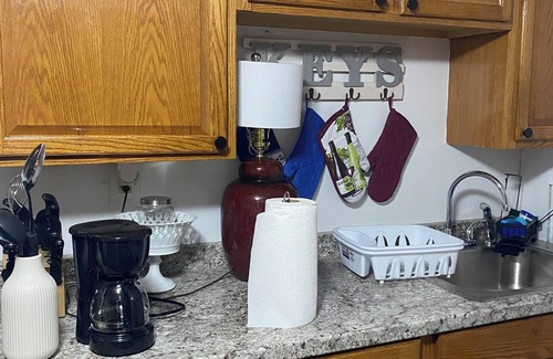 Beaver Hills House | Charming 1-bedroom in a house in New Haven CT. Close to Yale