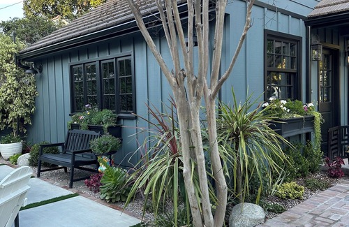 Van Nuys Cottage | Charming 1-bedroom cottage in lovely Van Nuys with WiFi, AC.