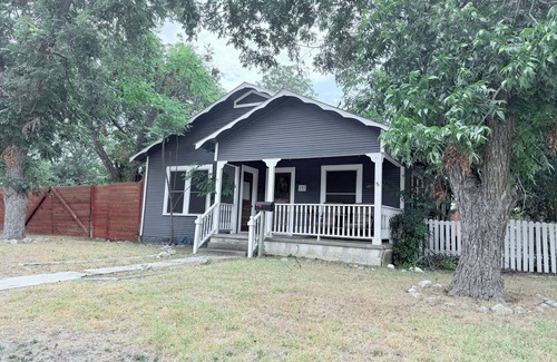 New Braunfels House | Charming 1930's Downtown New Braunfels Home only half of mile from city center