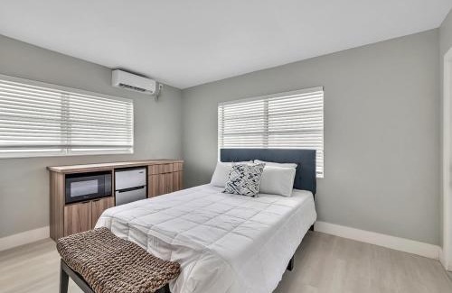 North Beach Apartment | Charming 1BR Beachside Walk to Hollywood Dania Beach