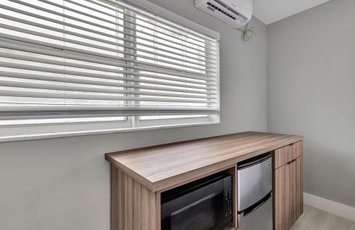 North Beach Apartment | Charming 1BR Beachside Walk to Hollywood Dania Beach