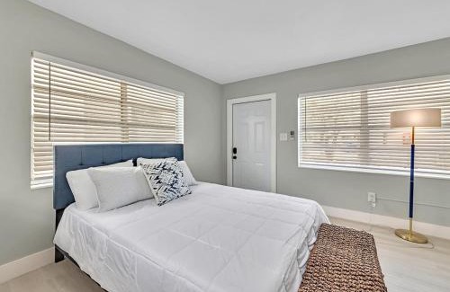 North Beach Apartment | Charming 1BR Beachside Walk to Hollywood Dania Beach