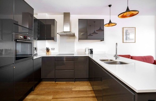 Twickenham Riverside Apartment | Charming 1BR Flat in Twickenham