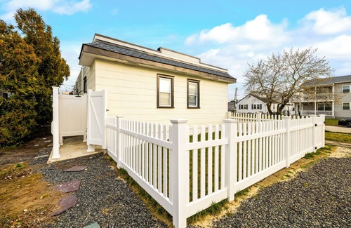 Southend House | Charming 2-bedroom bungalow with WiFi, AC in Brigantine