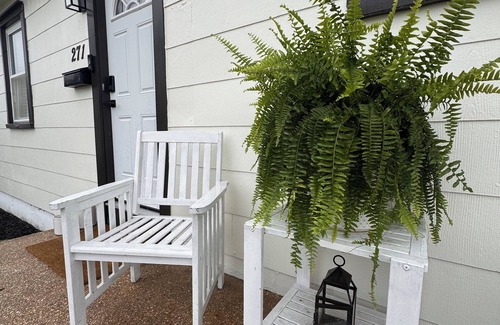 Southend House | Charming 2-bedroom bungalow with WiFi, AC in Brigantine