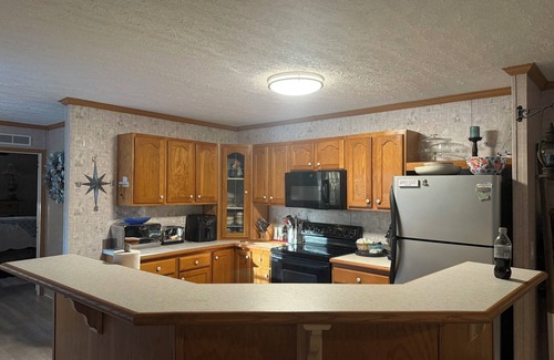 St. James House | Charming 2-bedroom mobile home with WiFi, AC in awesome Bolivia on Intracoastal