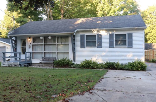 Charlotte House | Charming 2-bedroom newly renovated house in Charlotte