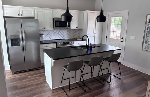 Fayetteville House | Charming 2-bedroom house at Centennial Park
