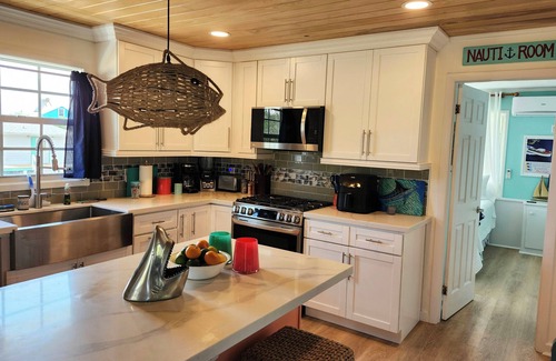 Great Guana Cay Cottage | Charming 2 BR cottage in Great Guana Cay short walk to beach, AC WiFi Generator