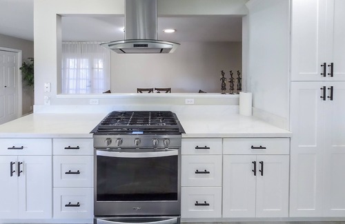 Kenmore House | Charming 2BR Retreat, Lush Yardn