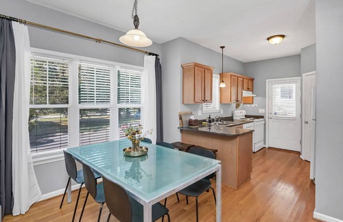 Rosewood House | Charming 3/2 Walking Distance Williams-Brice Close, Campus, Short Drive FT JAX
