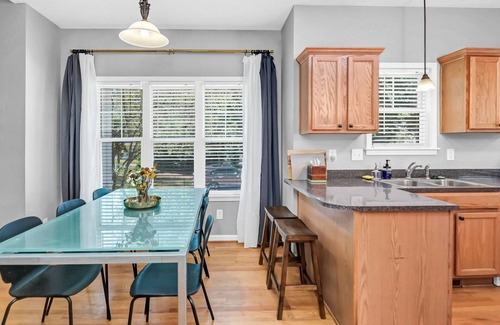 Rosewood House | Charming 3/2 Walking Distance Williams-Brice Close, Campus, Short Drive FT JAX