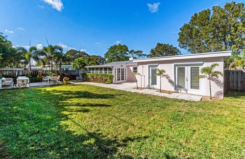 Southside House | Charming 3-bedroom house in wonderful West Palm Beach with WiFi & new A/C.