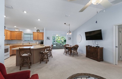 Lynnhaven House | Charming 3-Bedroom Retreat with Golf Cart – Explore The Villages in Style!