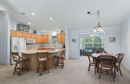 Lynnhaven House | Charming 3-Bedroom Retreat with Golf Cart – Explore The Villages in Style!