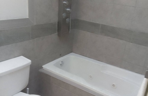 Countryside House | Charming 3-bedroom house in Kansas City with WiFi and AC Close to Arrowhead