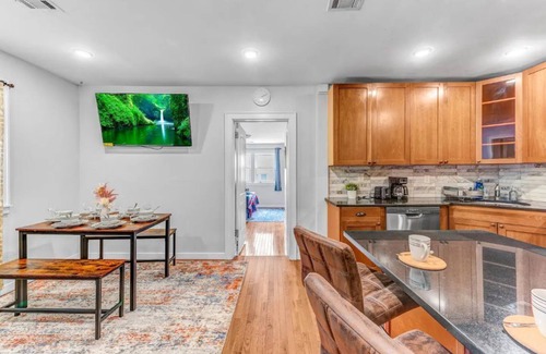 West New York Apartment | Charming 3BHK - 15 mins bus ride to Time Sq., NYC