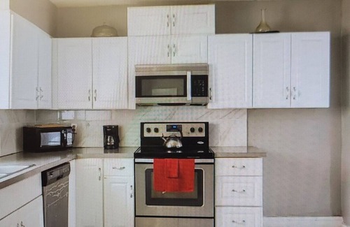 Upper Darby House | Charming 4-bedroom house with AC and WiFi in Upper Darby