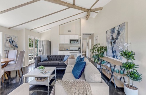 Santa Barbara Villa | Charming 4BR/3BA Getaway, Walk to Downtown Santa Barbara & Beach, Sleeps 8