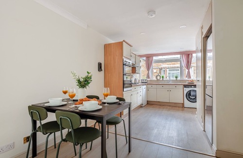 Oval Apartment | Charming 4BR River Thames & Tate Britain