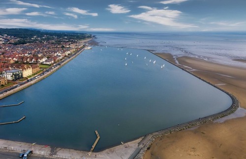 Heswall Apartment | Charming Apartment In Heswall With Parking