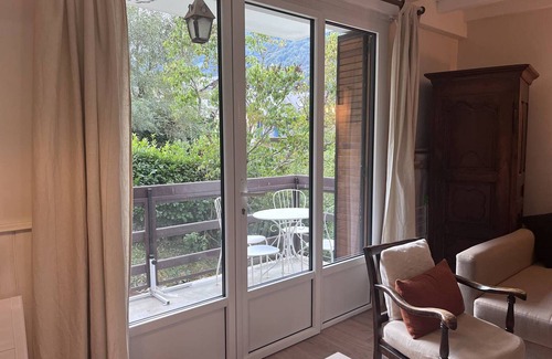 Cauterets Apartment | Charming Apartment with Fireplace in Cauterets - Pets Allowed, Parking and Terrace