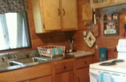 Madawaska Valley House | Charming Authentic Family Cottage on Lake
