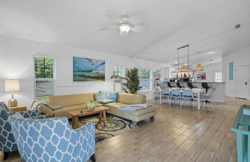 Palm Coast House | Charming Beachside Home Heated Pool Free Golf Cart