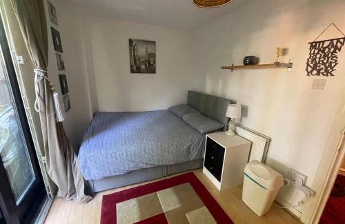St. Pancras and Somers Town House | Charming Bedroom with Garden
