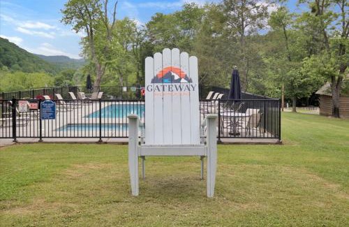 Gatlinburg - Pigeon Forge Ski Chalet | Charming Cabin near Smoky Mountains