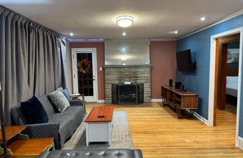 Niagara Falls House | Charming Cape Cod Bungalow at Niagara Falls, NY!