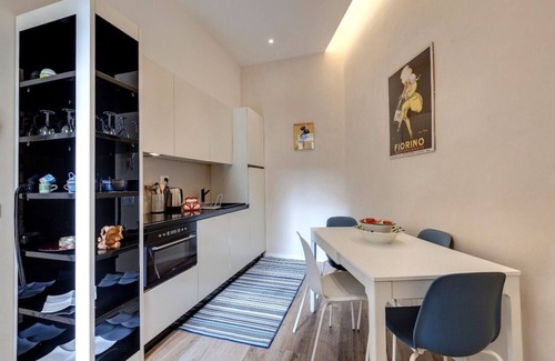 Le Cure Apartment | Charming Central Apartment for Mid & Long-Term Rentals Near Piazza della Libertà