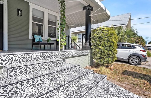 North Hyde Park House | Charming centrally located 3bed 2bath