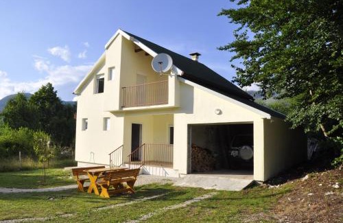 Vrbanje Ski Chalet | Charming chalet in Herceg Novi with fenced garden