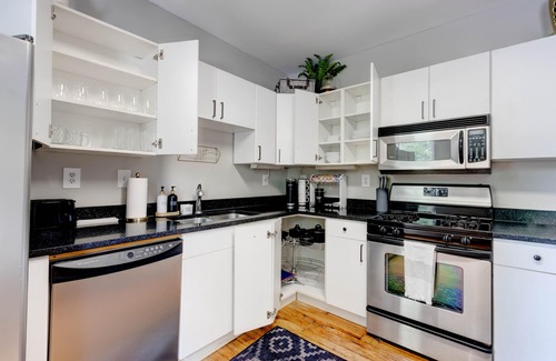 Federal Hill House | Charming Charlies is the best of Baltimore in Federal Hill!