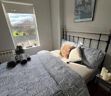 Broadstone Apartment | Charming City Centre Hideaway