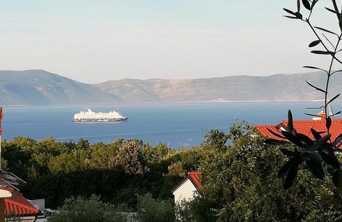 Drenje Apartment | Charming Coastal Escape with Sea Views - 7 Guests