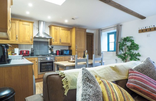 Falmouth Cottage | Charming Cornish cottage with shared pool/hot tub, nr Falmouth/Helford River.