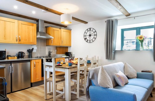 Falmouth Cottage | Charming Cornish cottage with shared pool/hot tub, sleeps 6, nr Falmouth