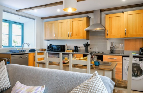 Falmouth Cottage | Charming Cornish cottage with shared pool/hot tub, sleeps 6, nr Falmouth