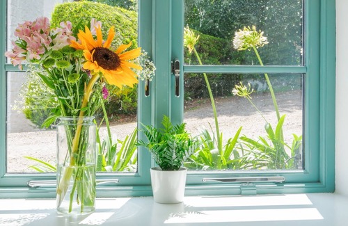 Falmouth Cottage | Charming Cornish cottage with shared pool/hot tub, sleeps 6, nr Falmouth