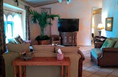 Plantation Cottage | Charming Cottage