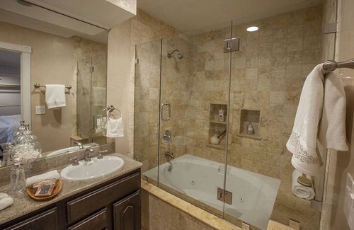 Sherman Oaks Apartment | Charming Duplex Home