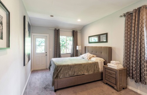 Sherman Oaks Apartment | Charming Duplex Home