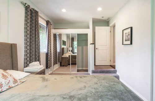 Sherman Oaks Apartment | Charming Duplex Home